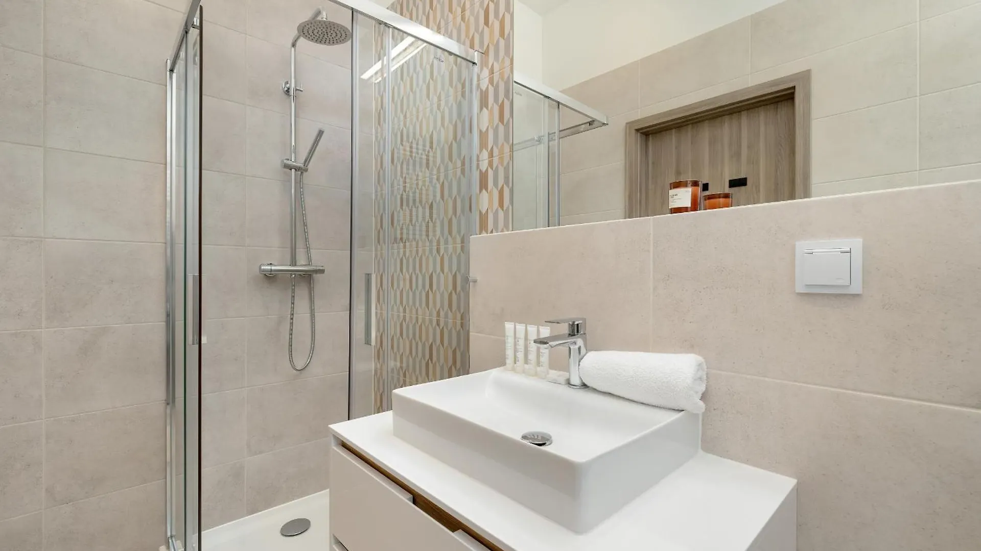 Luxury Apartment Near The City Center Of Cracow By Renters Prestige Krakow Poland