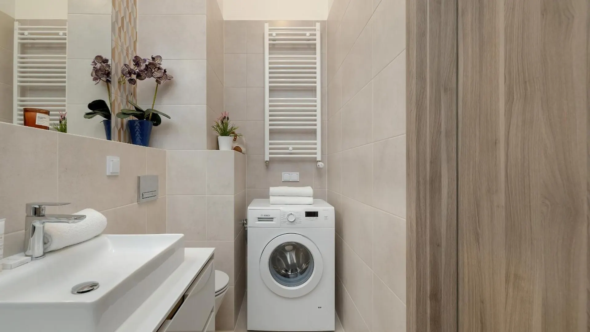 Luxury Apartment Near The City Center Of Cracow By Renters Prestige Krakow