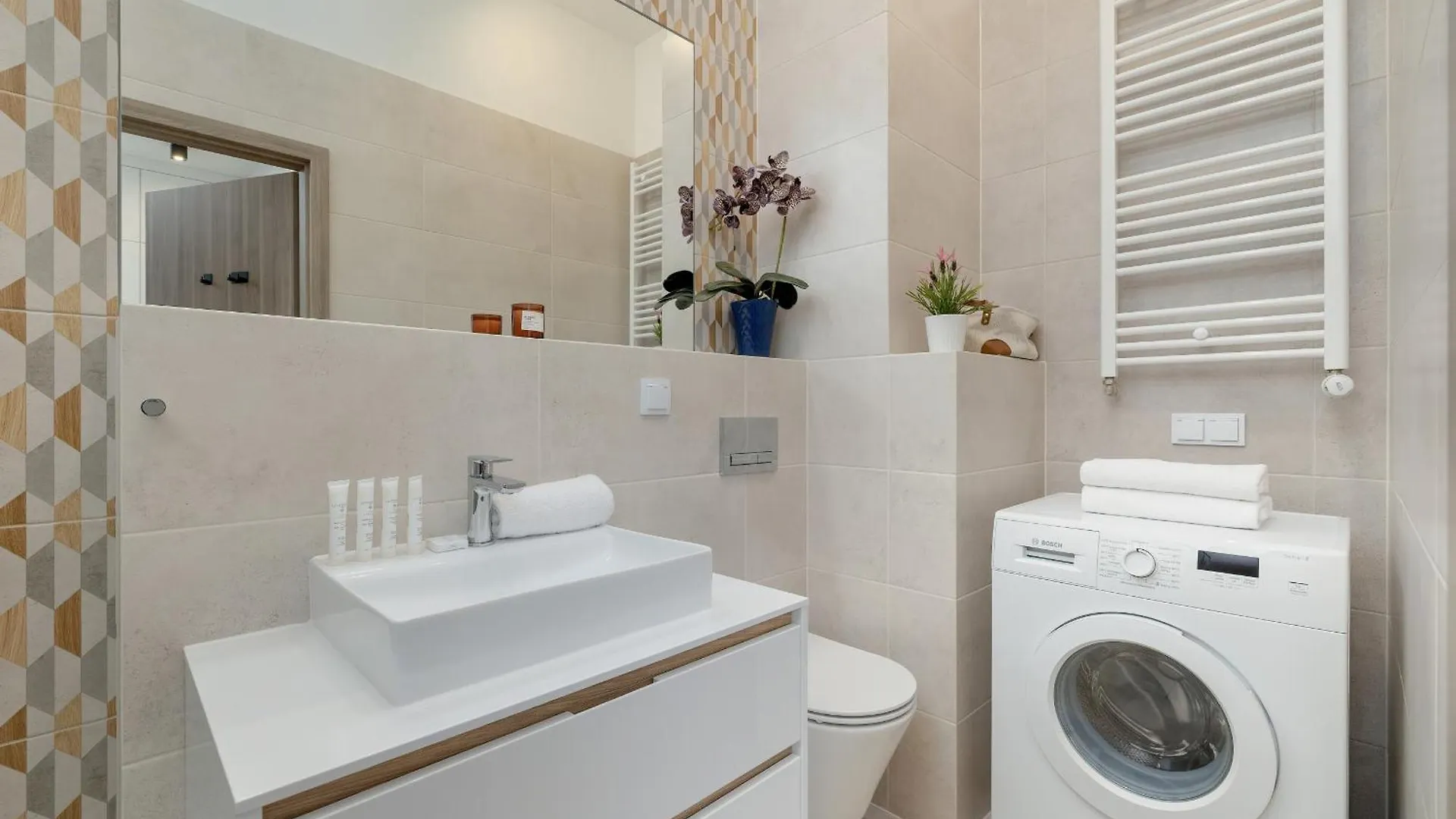 Luxury Apartment Near The City Center Of Cracow By Renters Prestige Krakow Poland